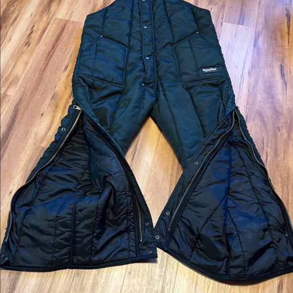 Men's Black RefrigiWear Outdoor Insulated Utility Snow Bibs, XL - Picture 7 of 10